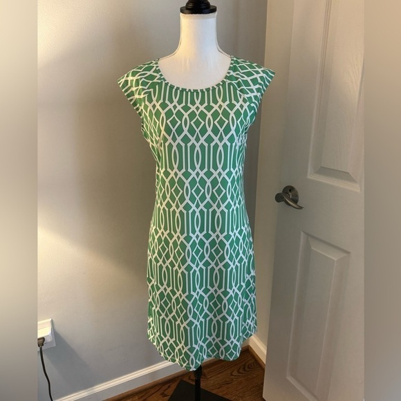 Jean Pierre Dresses & Skirts - Jean-Pierre Klifa Celtic Green White Cap Sleeves Stretch Sheath MIDI Size M NWOT